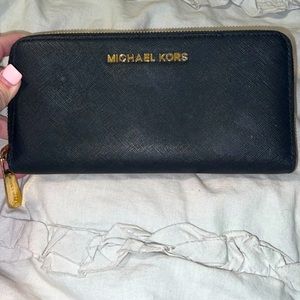 Michael kors black saffiano leather jet set wallet